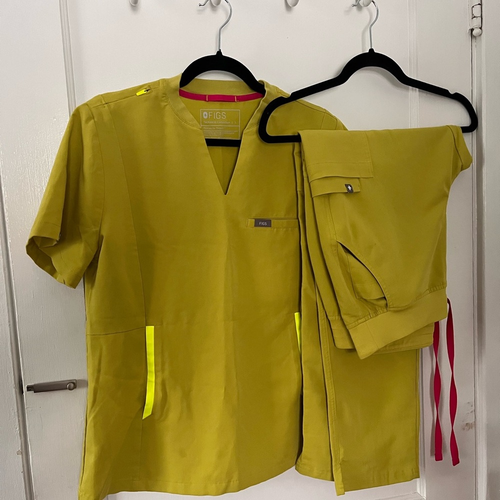 Figs Yellow Scrub Set